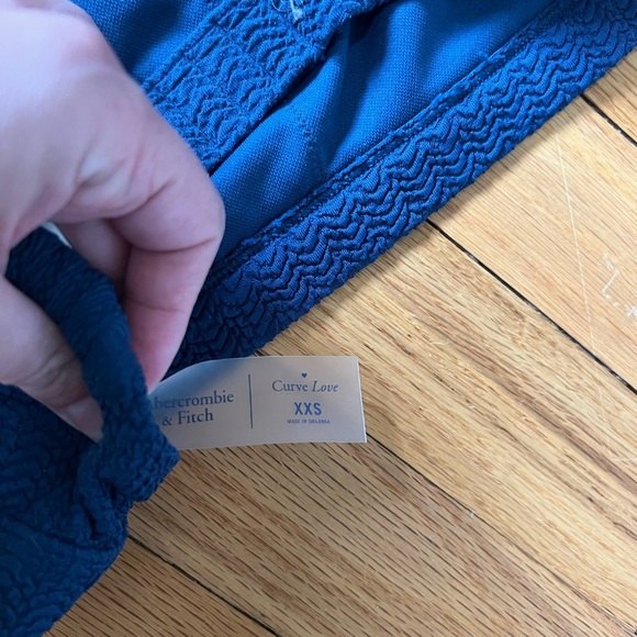 Abercrombie and Fitch Navy Blue Textured Bikini Top XXS Curve Love - Picture 4 of 7